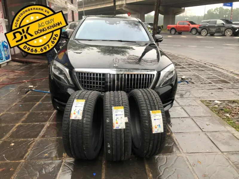 So sánh lốp Maybach S600 chính hãng với lốp chống xịt