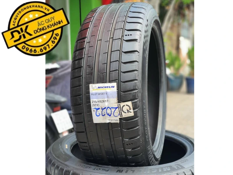 , lốp Michelin 215/45ZR17 91Y Pilot Sport 5 có thể chịu được tải trọng lên đến 615 kg mỗi lốp