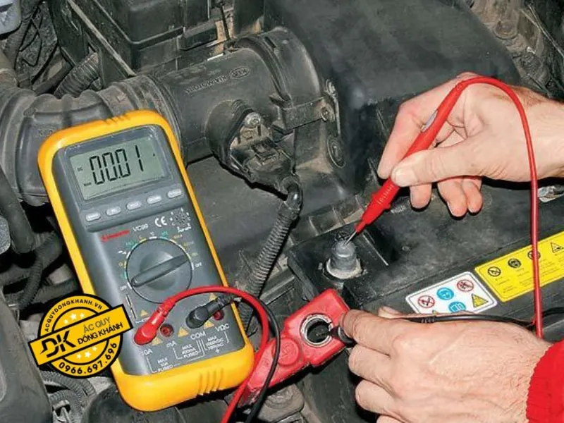 Bảo dưỡng ắc quy thường xuyên giúp duy trì hoạt động của xe
