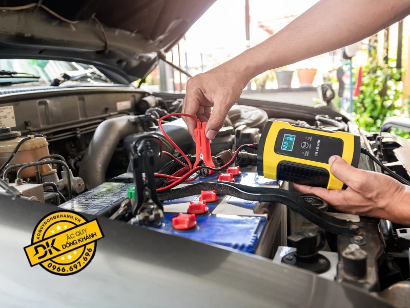 Hướng dẫn chi tiết các bước sạc ắc quy an toàn
