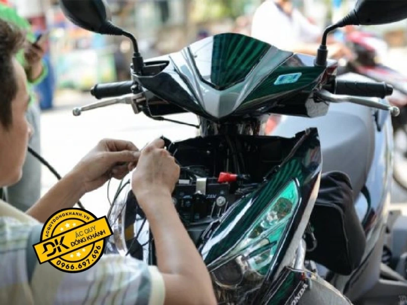 Hướng dẫn chi tiết cách sạc bình của từng loại ắc quy