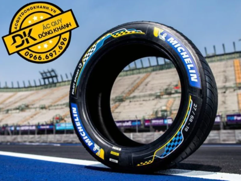 Michelin 215/45R17 91W Primacy 4 ST nổi bật với khả năng phanh ngắn cả trên đường ướt và đường khô.