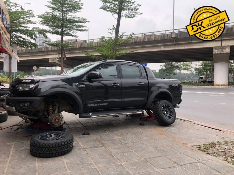 Lắp đặt lốp xe Kumho 265/60R18