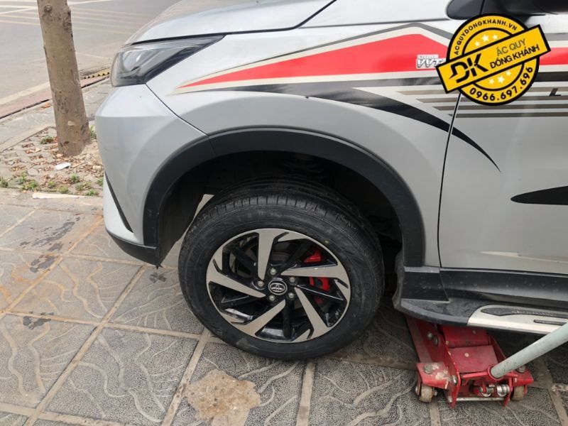 Lắp đặt lốp Dunlop 215/60R17
