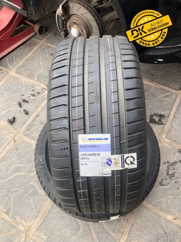 Lốp Michelin 245/40r18 Piot Sport 5 Lắp Đặt Cho Xe Mercedes E200 2.0 Tại Đồng Khánh Car Service