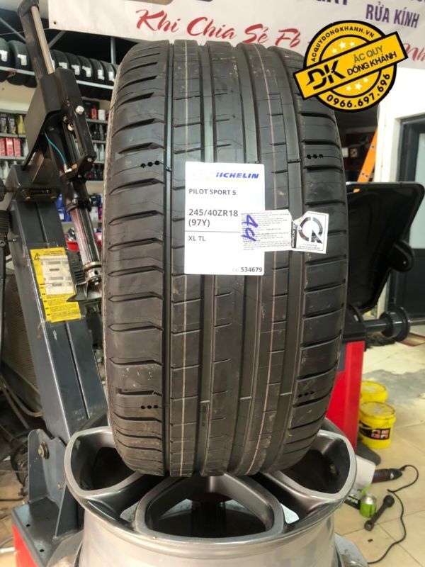 Lốp Michelin 245/40r18 Piot Sport 5 Lắp Đặt Cho Xe Mercedes E200 2.0 Tại Đồng Khánh Car Service