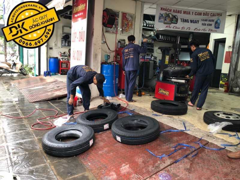 Lốp Bridgestone 700R16 R200 Thái Lan Lắp Đặt Cho Xe HyunDai County 29 Chỗ Tại Đồng Khánh Car Service
