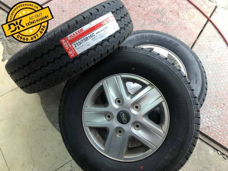 Lốp Maxxis 217/75R16 Gai UE168 Thái Lan Lắp Đặt Cho Xe Ford Transit