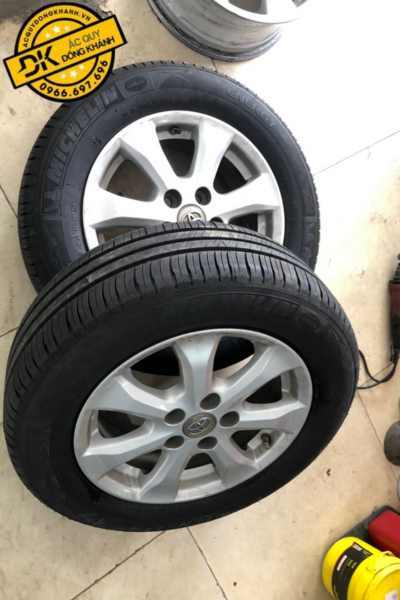 Lốp Michelin 215/60r16 Gai XM2+ Lắp Đặt Cho Xe Toyota Camry 2.4G Tại Đồng Khánh Car Service